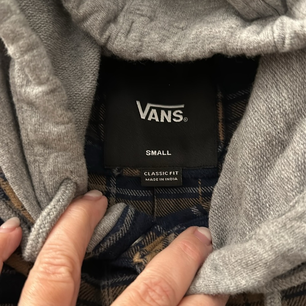 Vans flannel with hoody and pockets. Worn once size small - Picture 3 of 3